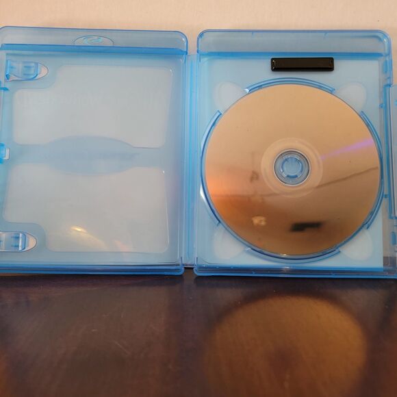 BLU-RAY Disney's Alice In Wonderland w/ outter sleeve - Picture 3 of 3